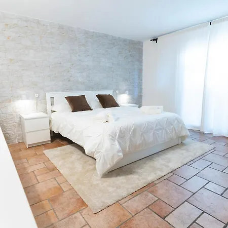 Apartment Moderno A 2 Passi Dalla Stazione Prato (Prato)